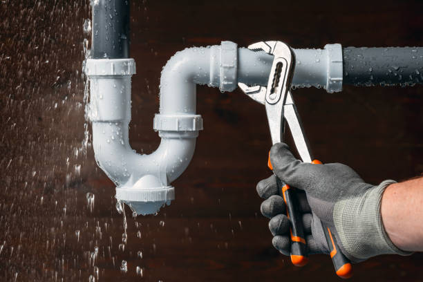 Professional Emergency Plumber technician working in Parrott, VA